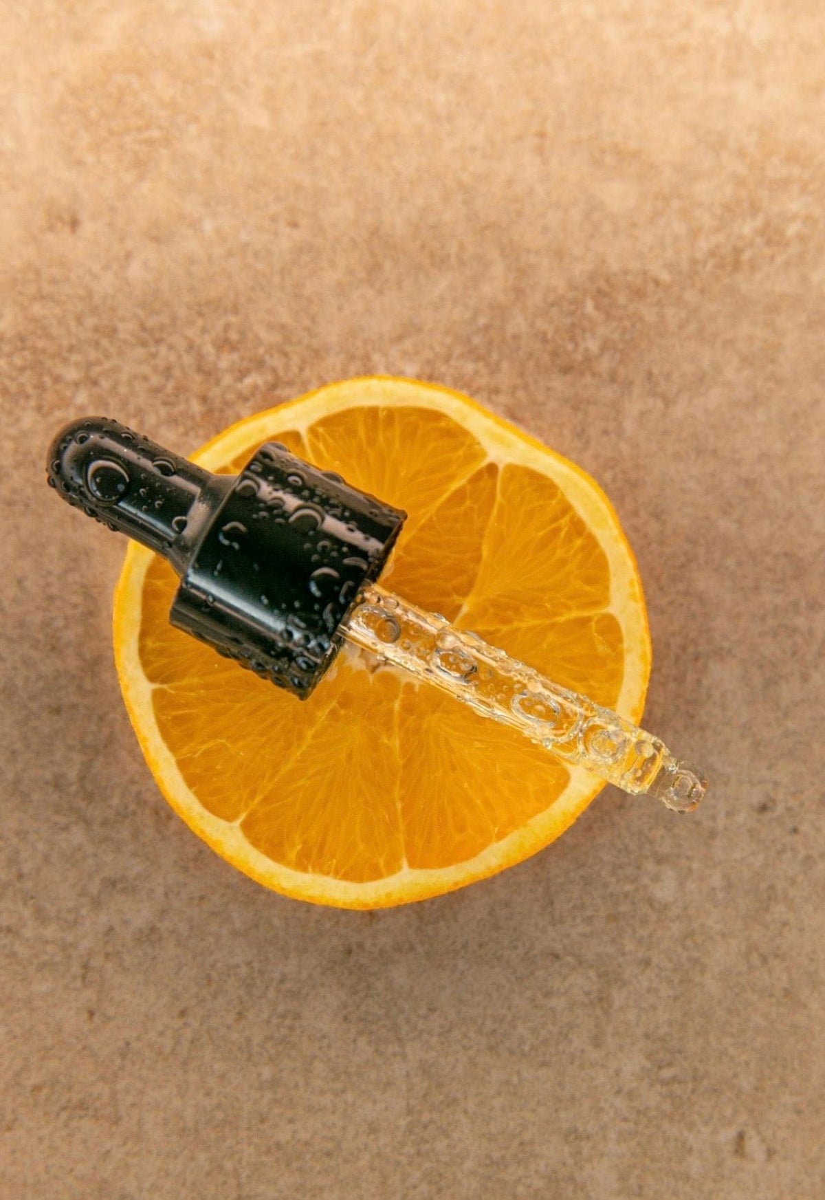Curcuma ou vitamine C : quel actif choisir pour sa peau ?